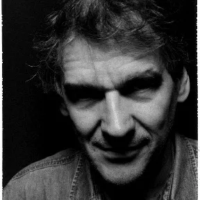 Black-and-white portrait of Peter Watts looking into the camera.