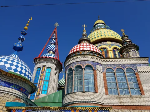Patterned domes and arched windows crowd together above the temple courtyard.
