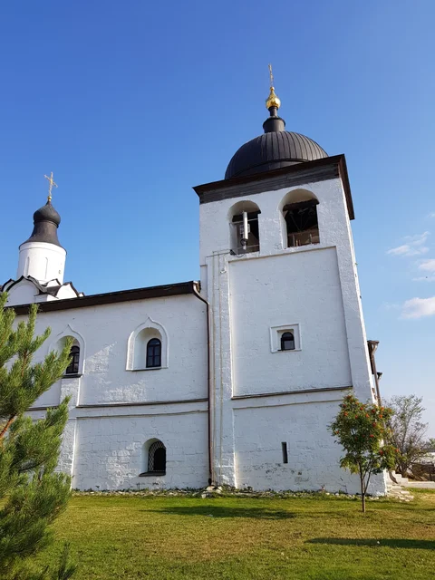 A television antenna rises from the roof of a white church in Sviyazhsk.